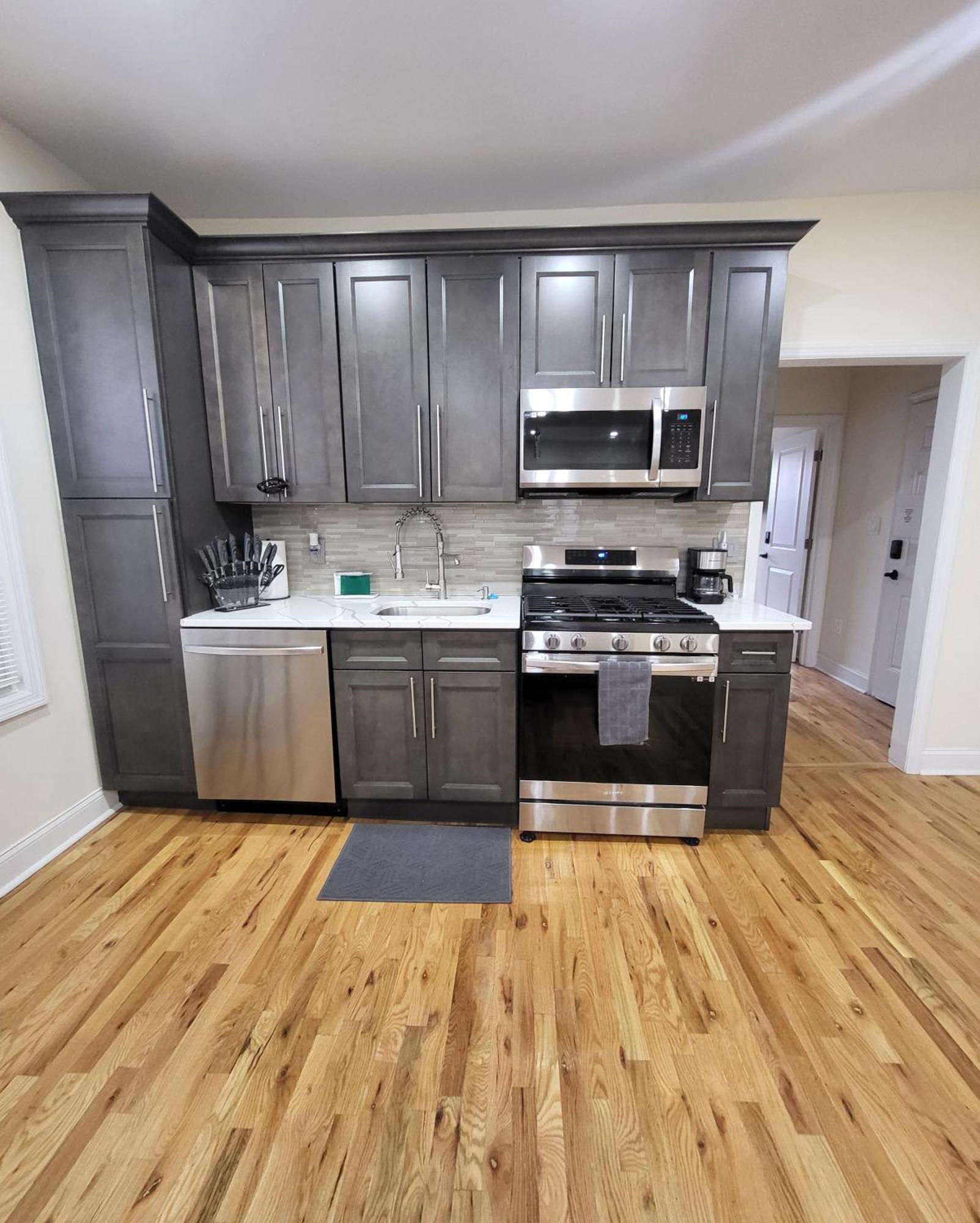 Ooohlala! 2 Beds And 2 Full Baths W/free Parking Apartment Newark