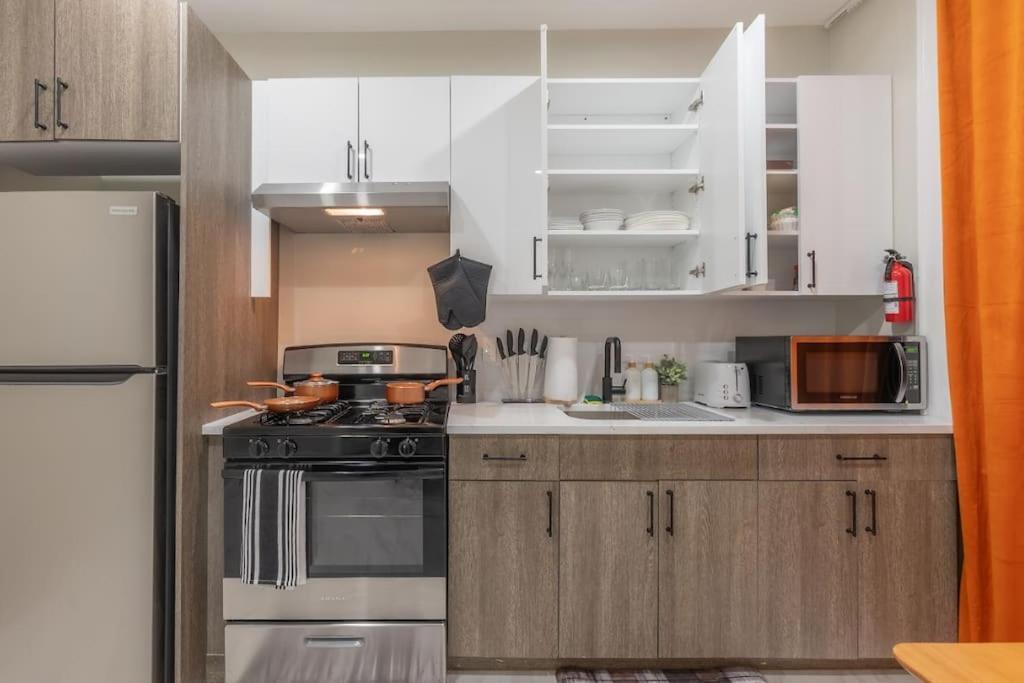 2 Days Get 40 Percent Off For, Sleeps 6 & 2 Queen * Newark