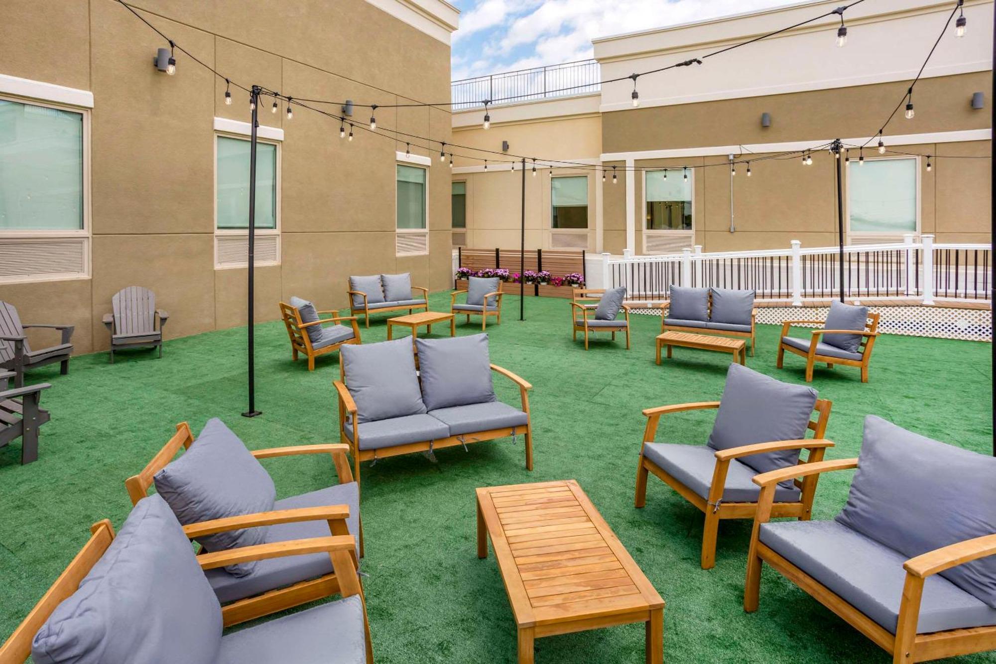 Comfort & Liberty International Airport Newark