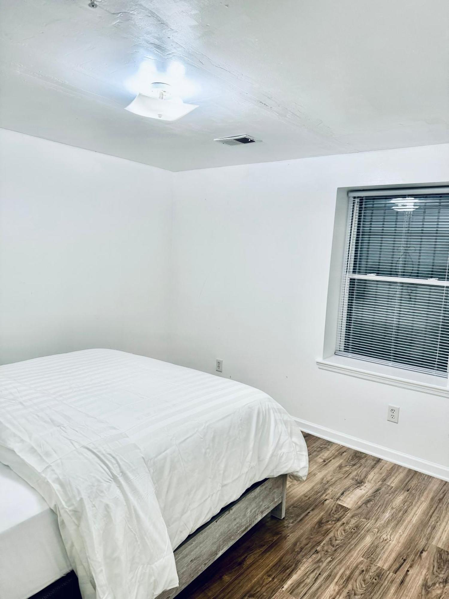 Cozy Evergreen By Airport Newark