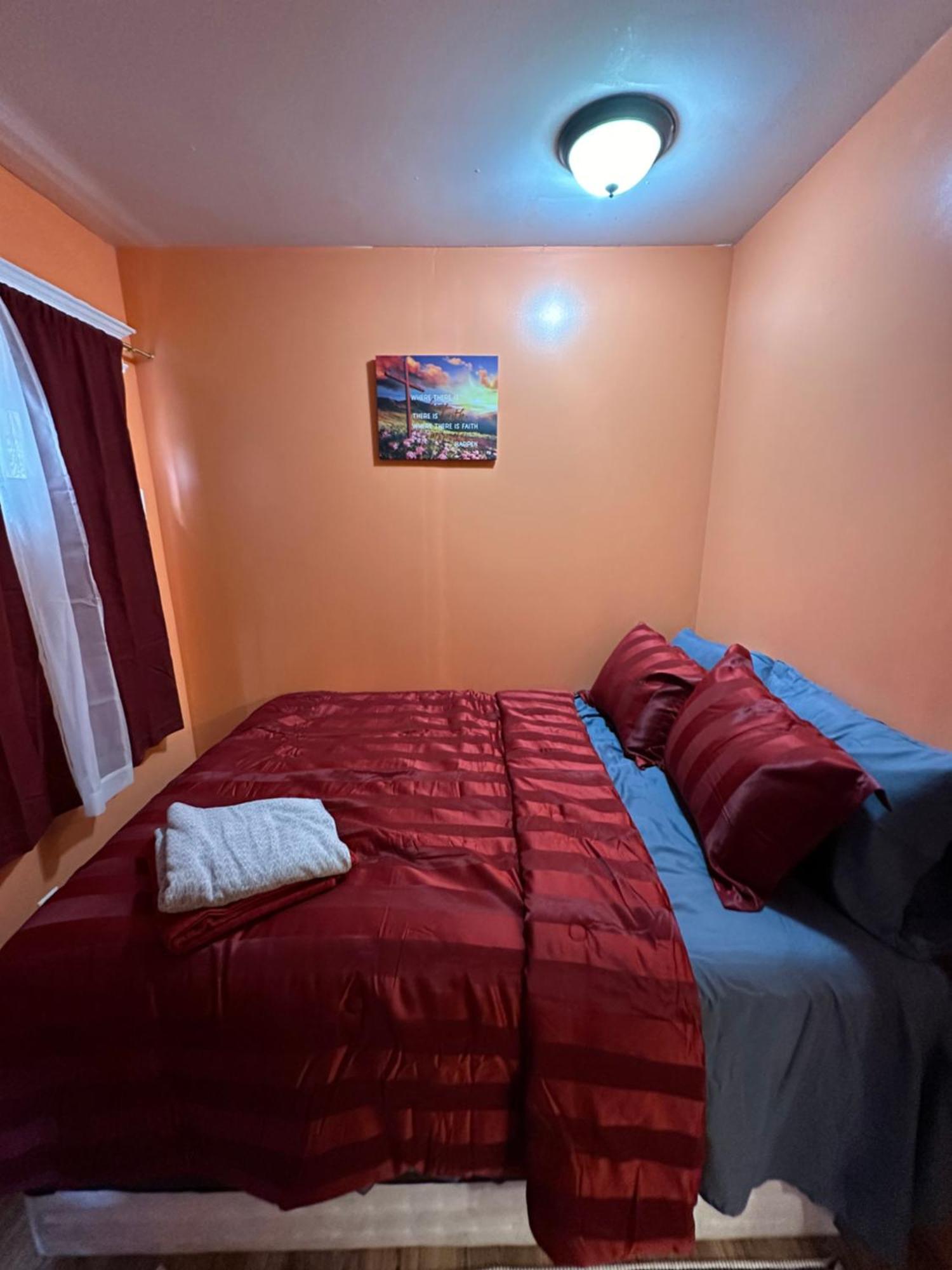 Casa de hóspedes Fidellia Iron Room, Queen Bed Minutes From Liberty International Airport And Penn Station Newark