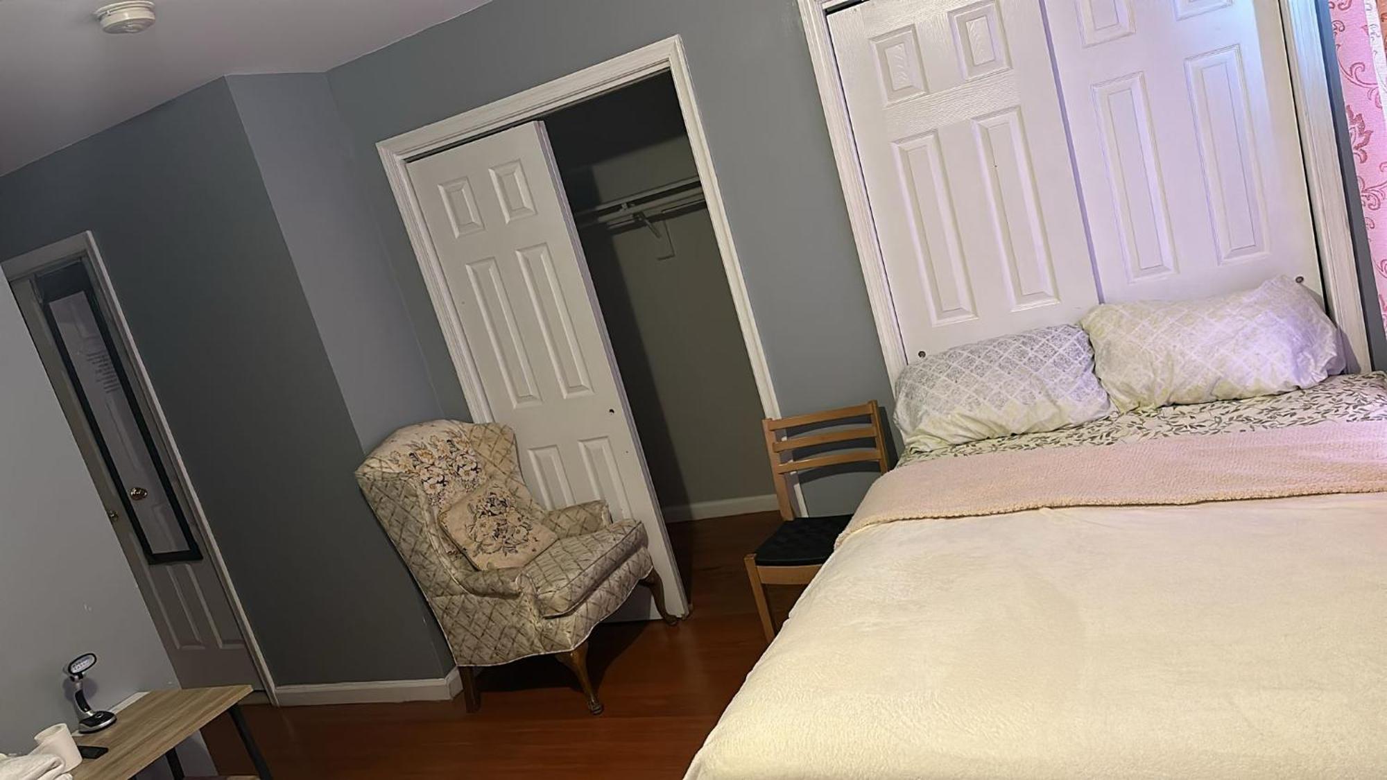 Divine 65 Sherman 6mins To Airport And 4mins To Penn Station Guest house Newark