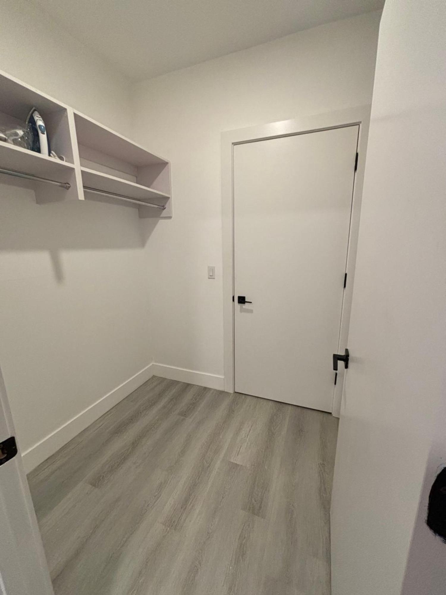 Willoughby Apartment *
