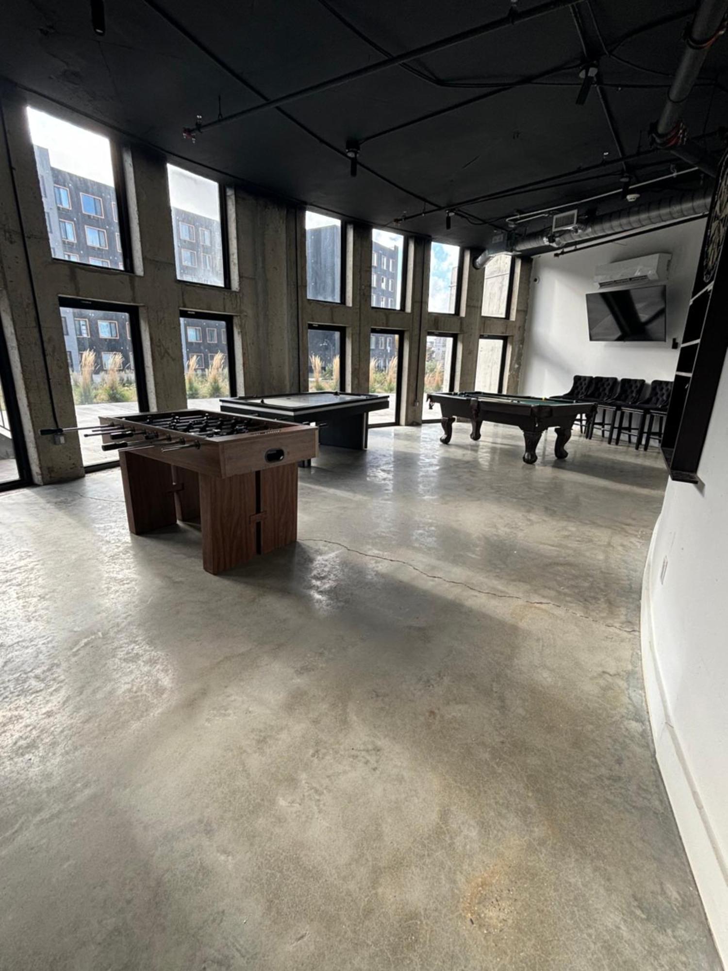 Willoughby Apartment *