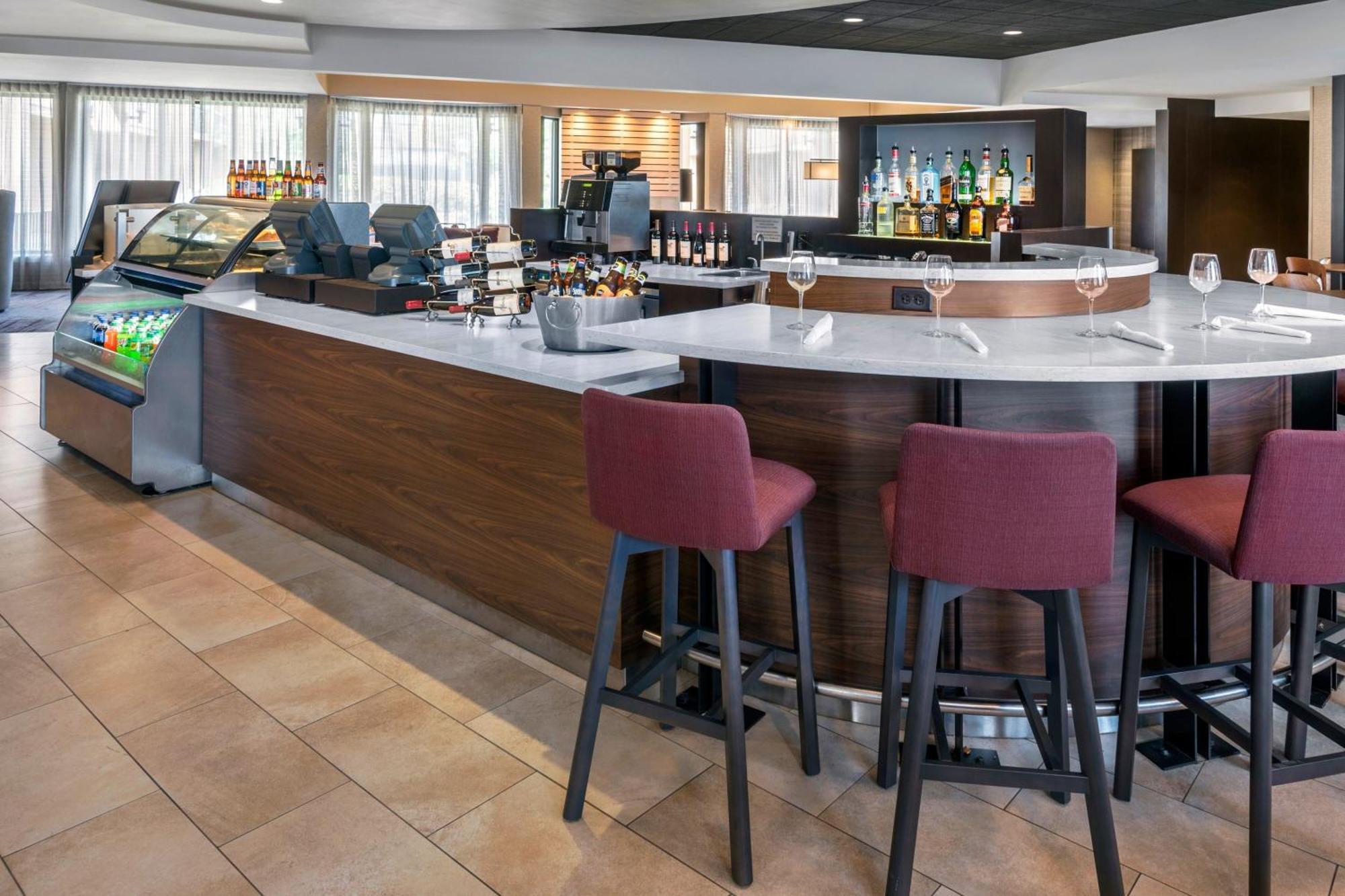 Courtyard Liberty International Airport 3* Newark