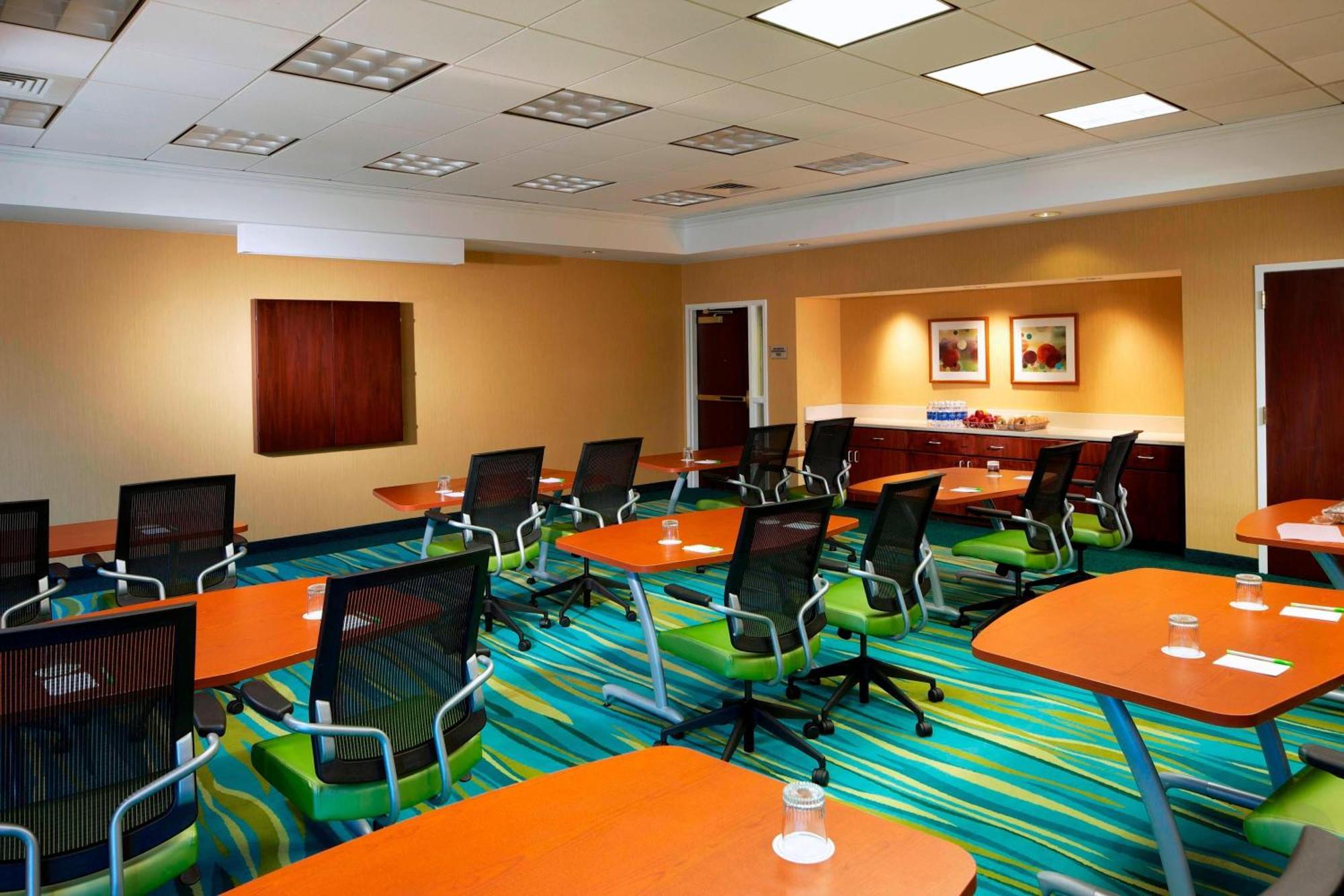 Springhill By Marriott International Airport 3*