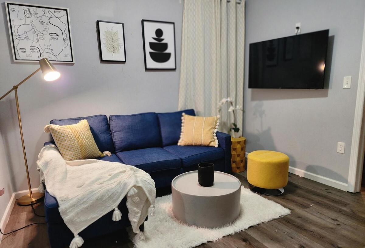 Comfy Fairmount Apartment *