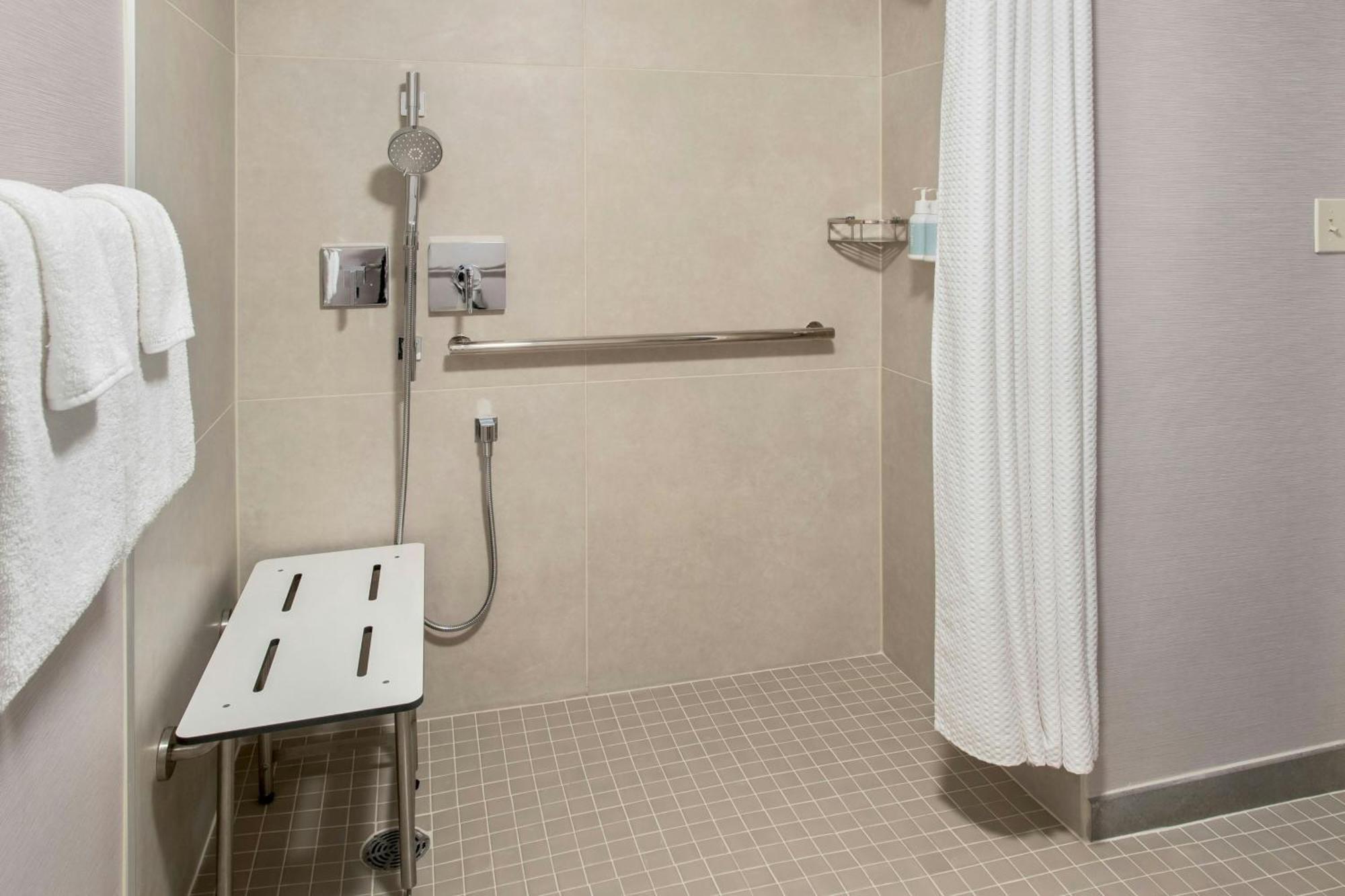 Courtyard Liberty International Airport 3* Newark