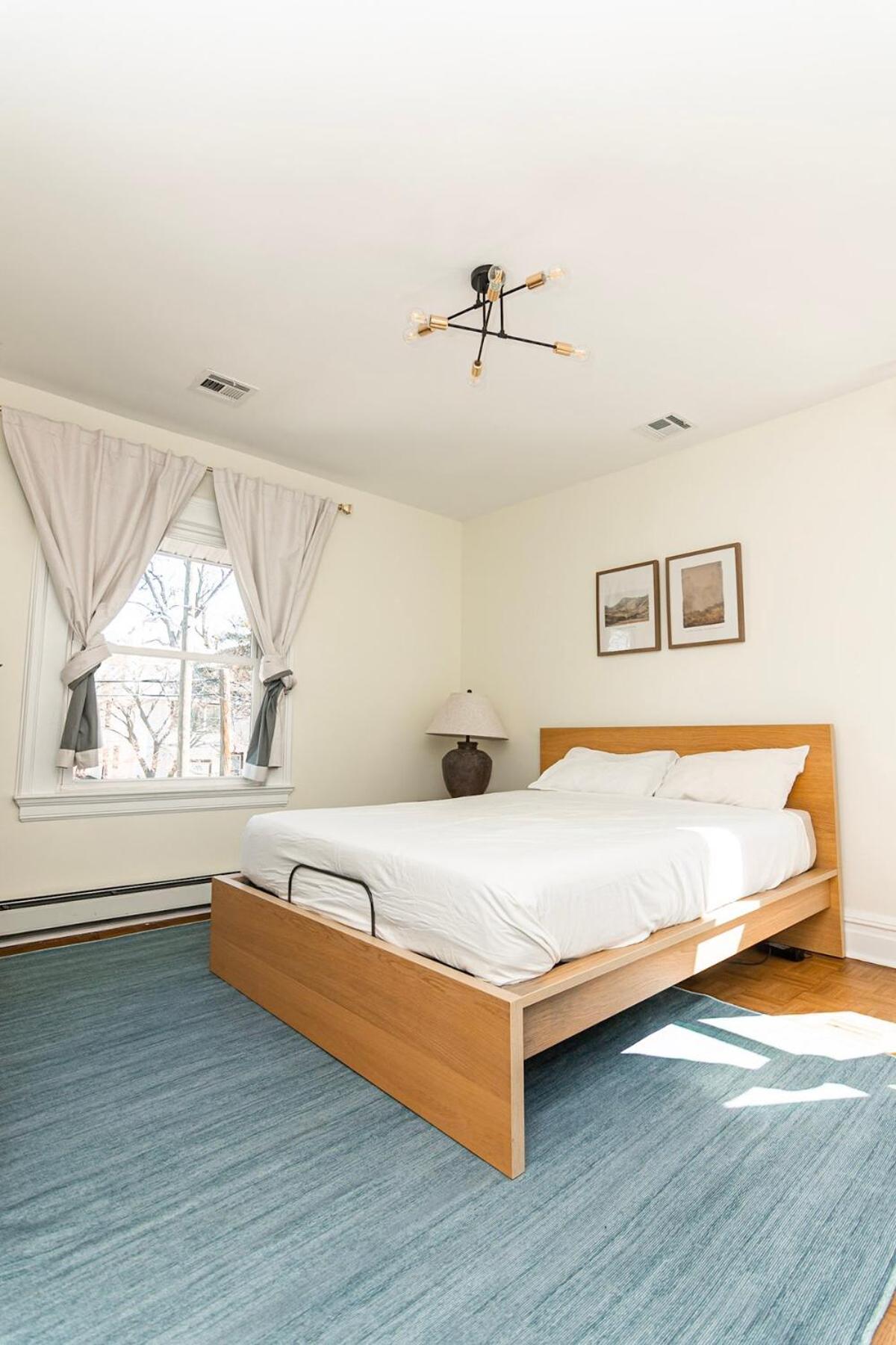 Spacious Vibe Newark's Hidden Gem Newark