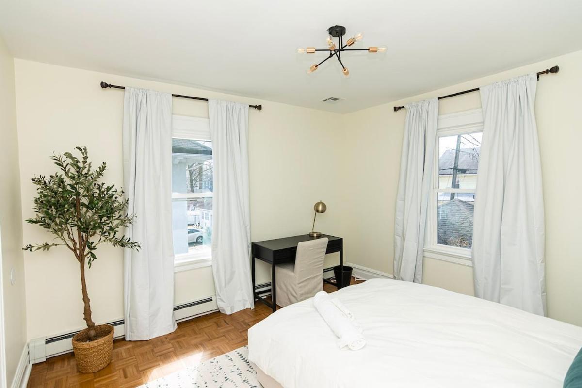 Spacious Vibe Newark's Hidden Gem Holiday home *