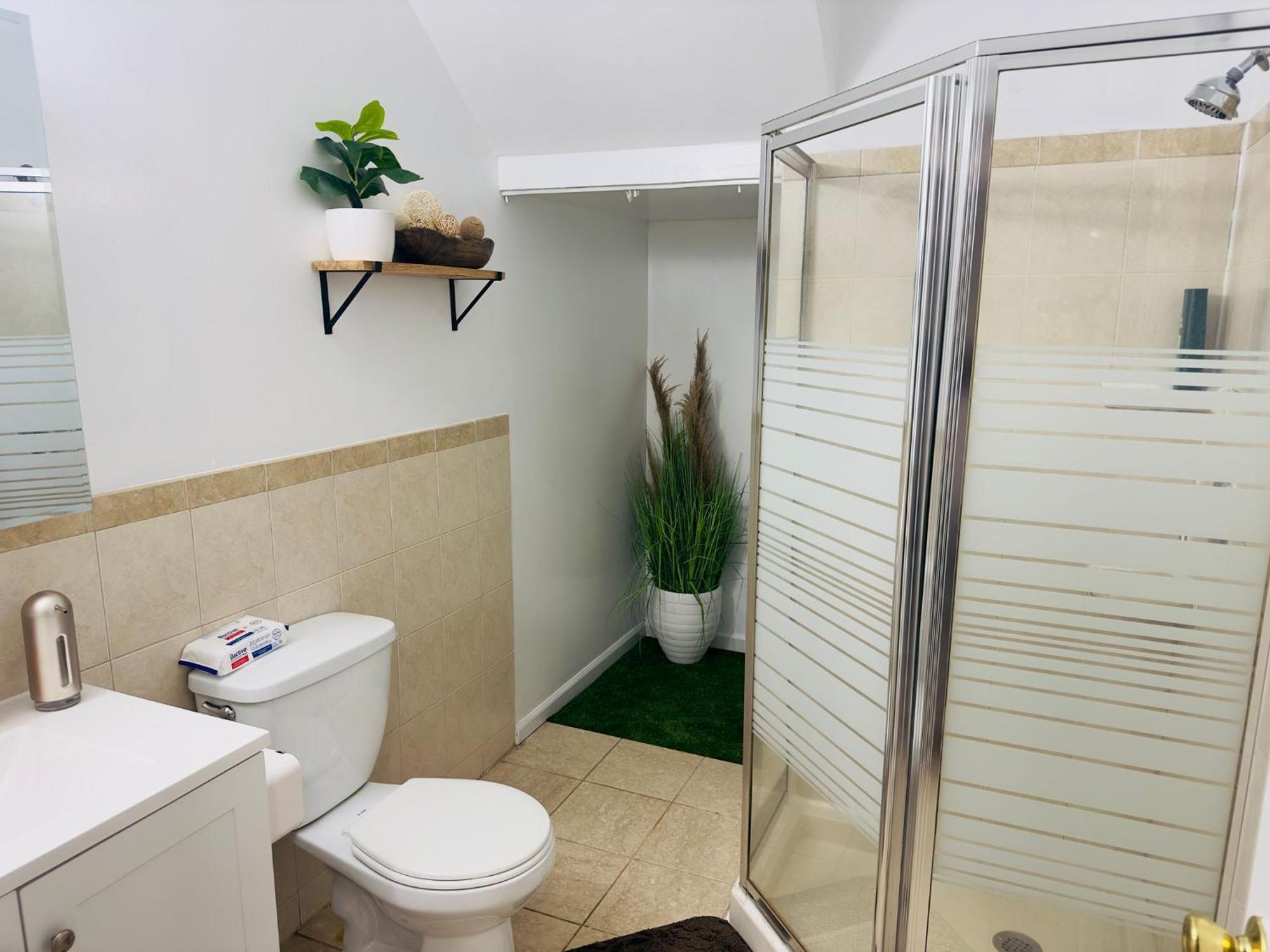 Cosy Bedroom 6 Minutes To Ewr Prudential Pen Station Newark