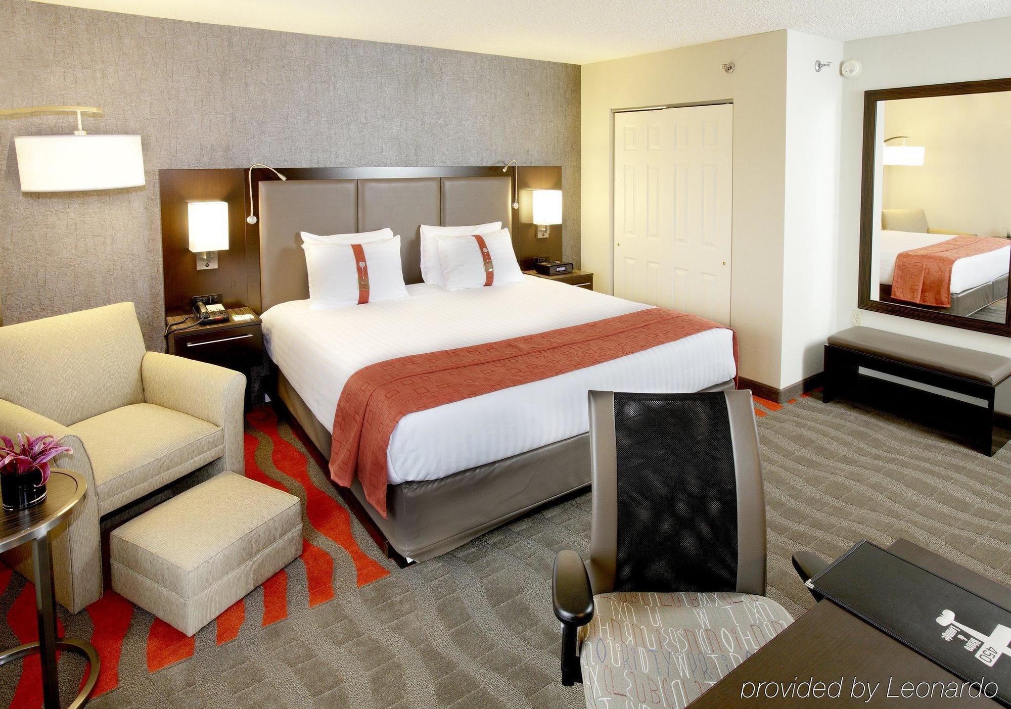 Hampton Airport 3*