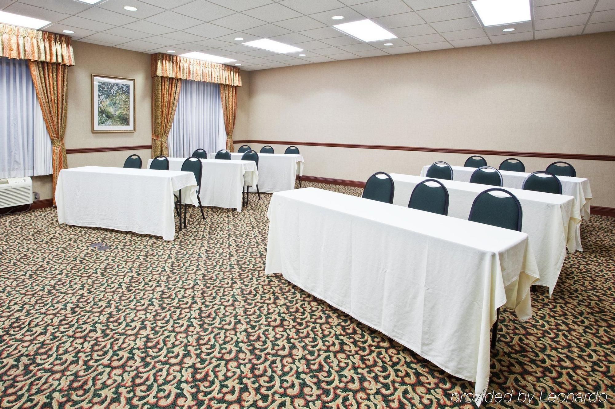 Hotel Hampton & By Hilton- Airport Elizabeth