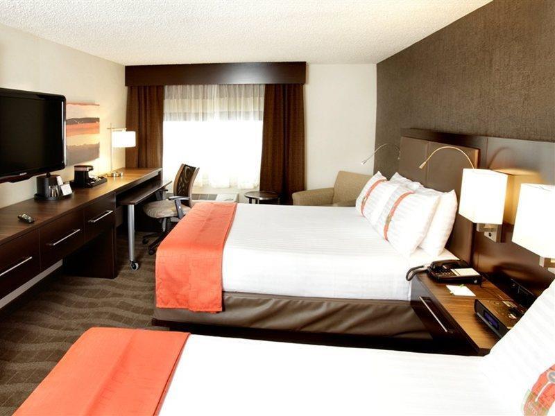 Hotel Hampton Airport 3*