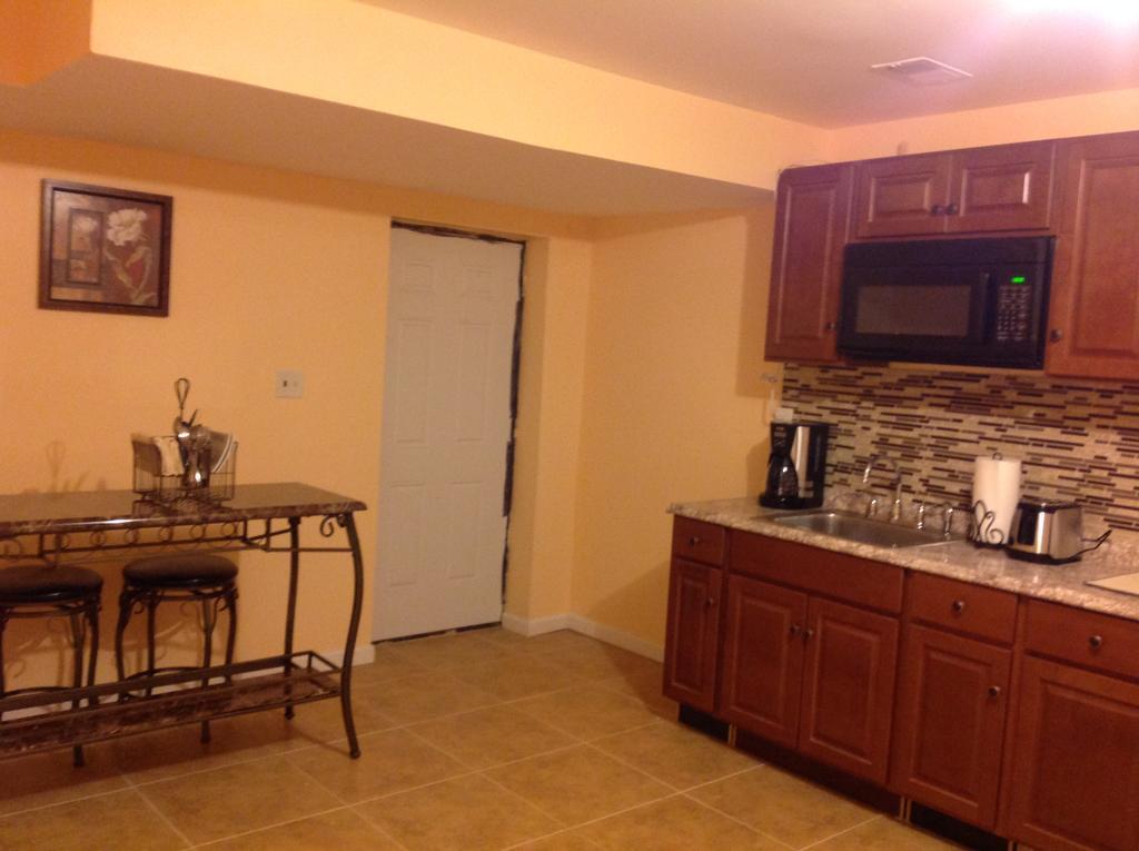 Mojoy Homesuites At Runyon Guest house