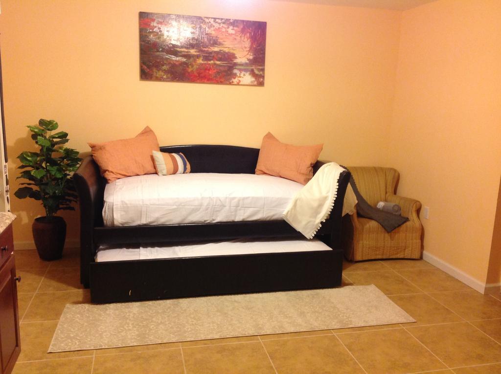 Mojoy Homesuites At Runyon
