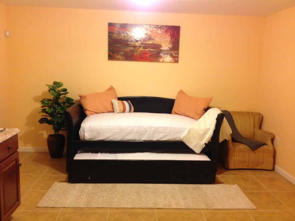 Mojoy Homesuites At Runyon Guest house *