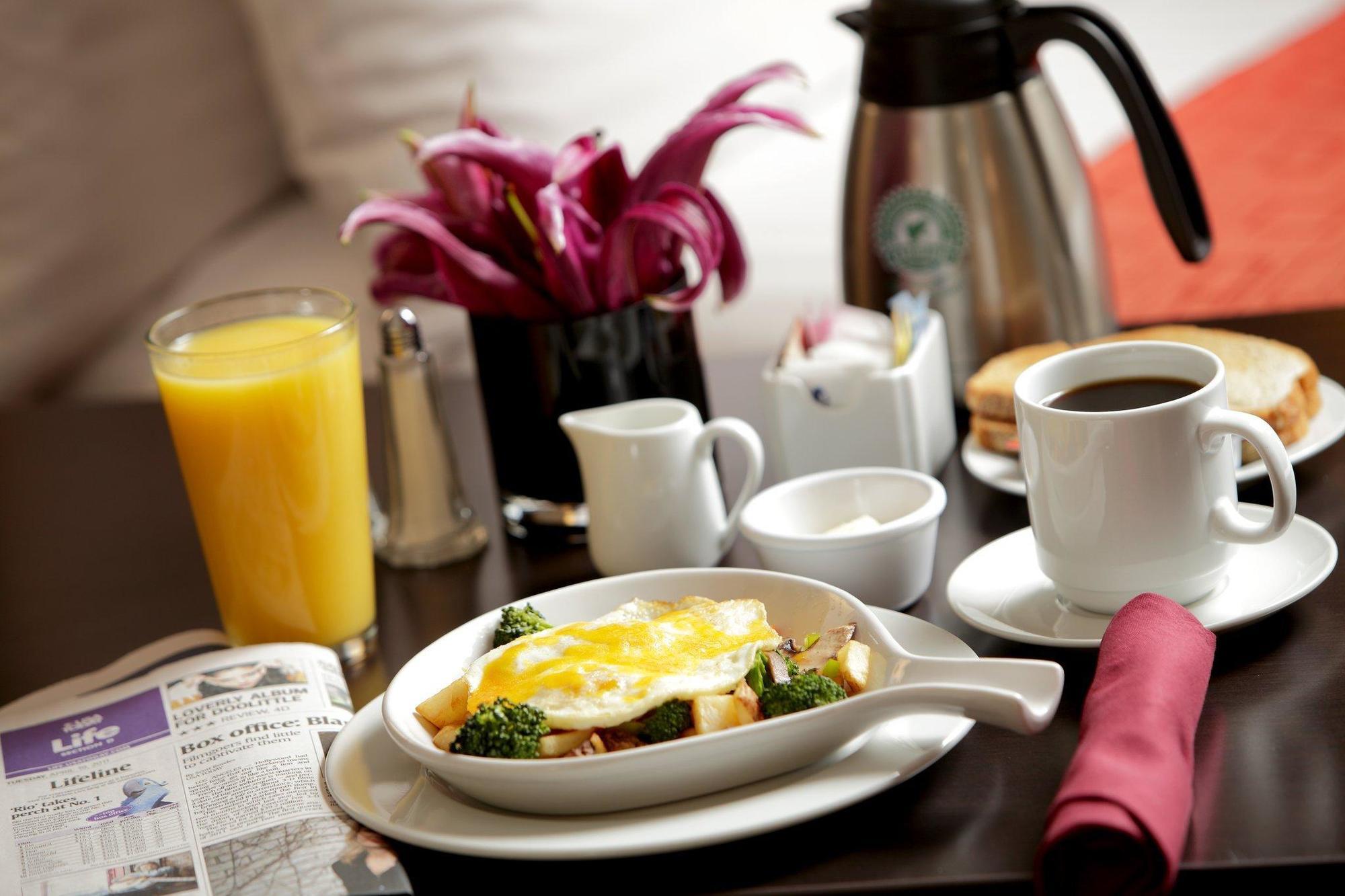 Hampton Airport Hotel 3*