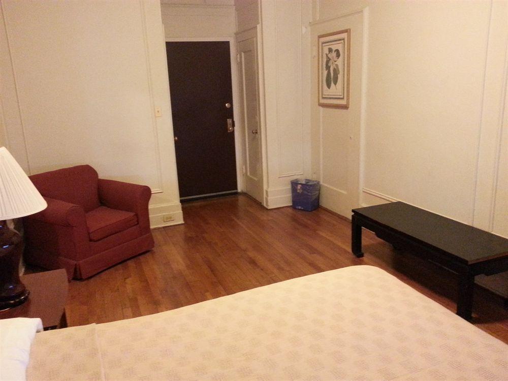 Hotel Riviera Newark