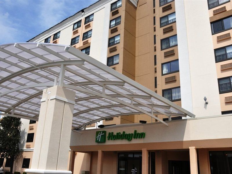 Hotel Hampton Airport 3*