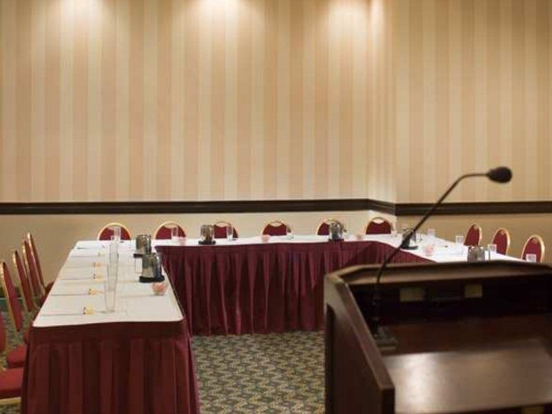 Doubletree By Hilton Airport 4*