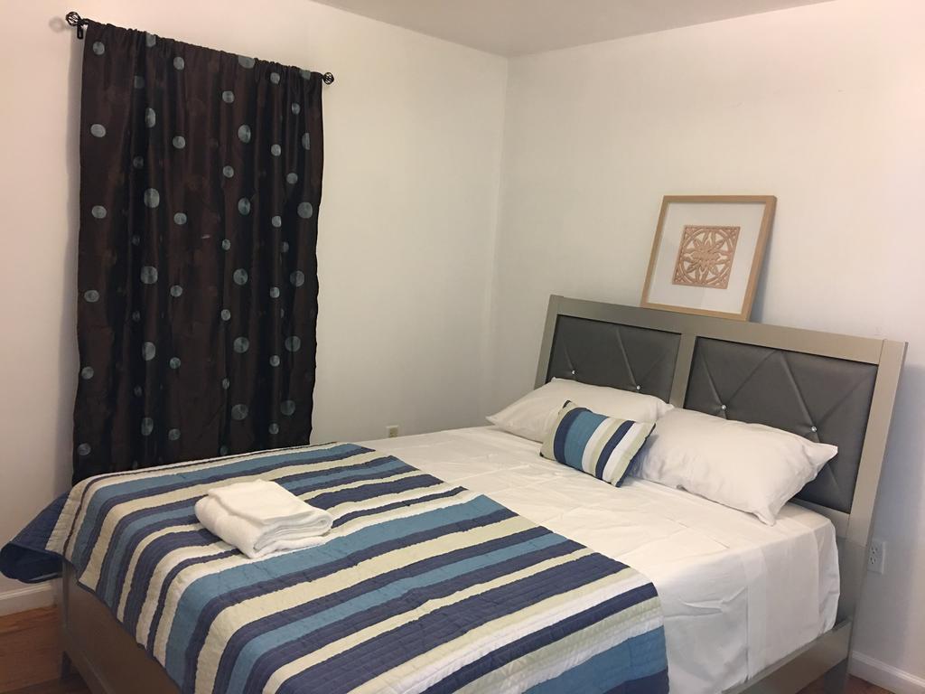 Mojoy Homesuites At Runyon Guest house