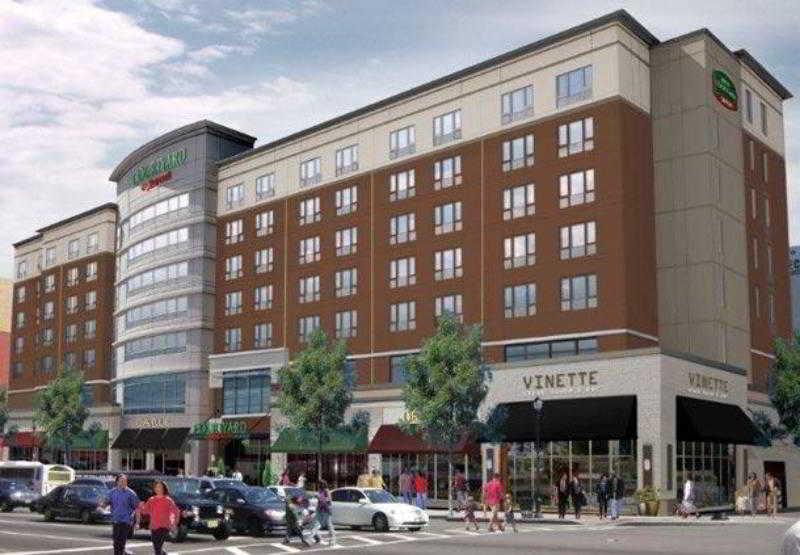 Courtyard By Marriott Downtown Hotel