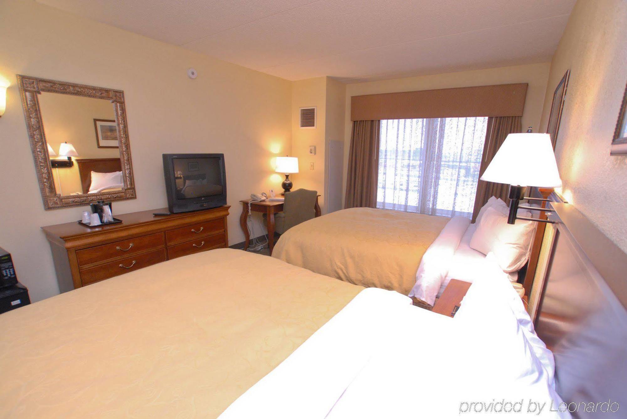 Hampton & By Hilton- Airport Elizabeth Hotel