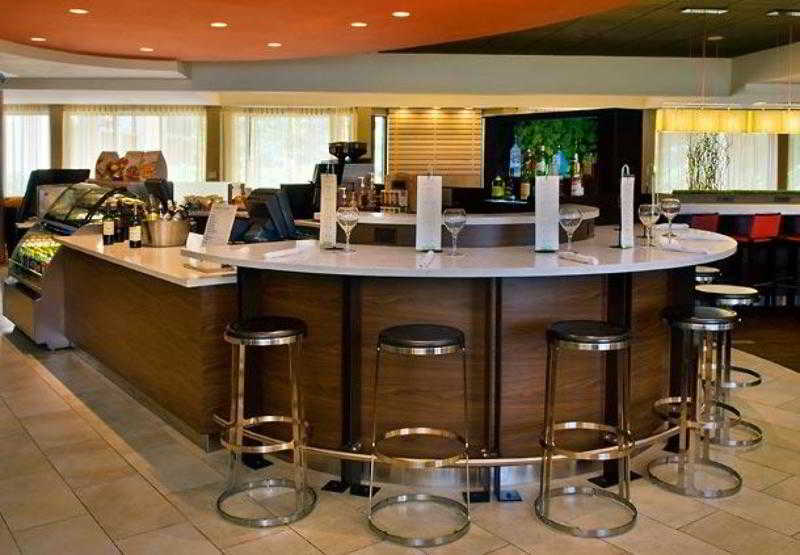 Courtyard Liberty International Airport Hotel 3*