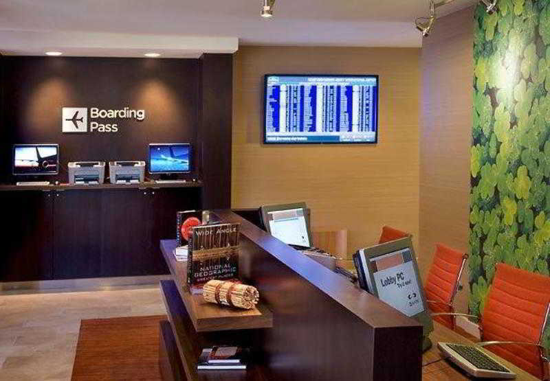 Courtyard Liberty International Airport 3* Newark