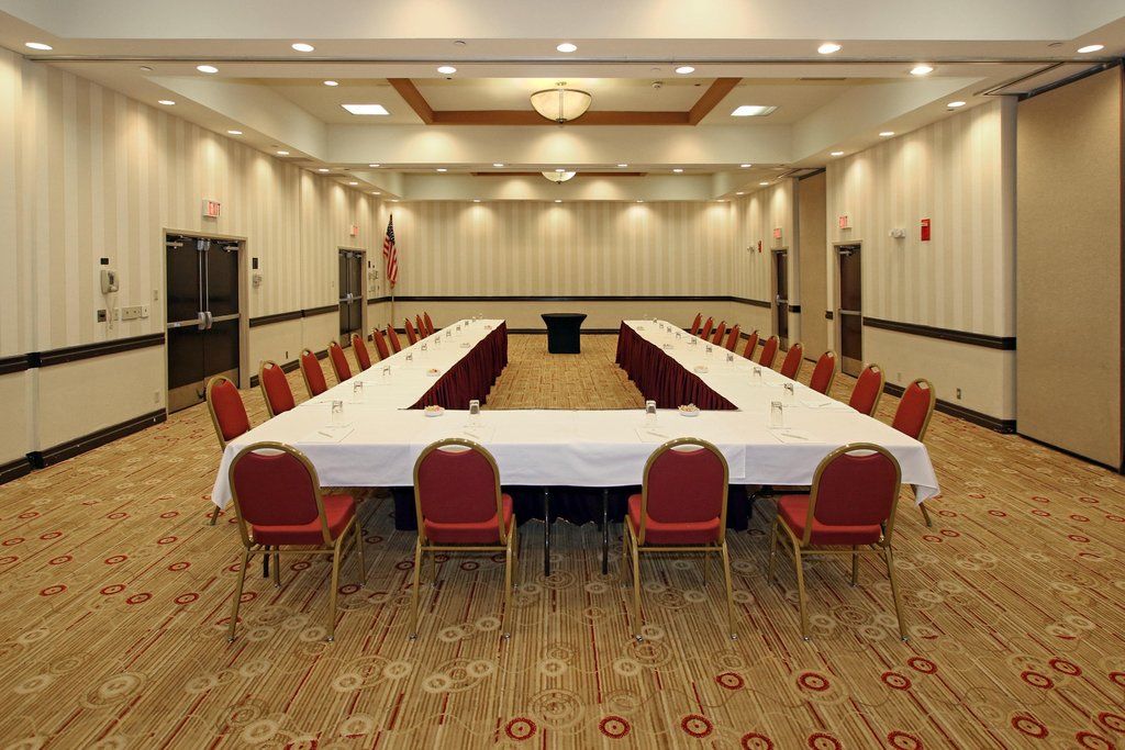 Hotel Doubletree By Hilton Airport 4*