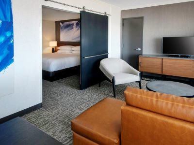 Liberty International Airport Marriott Hotel 3*