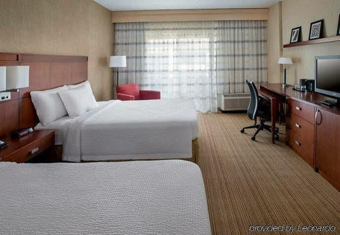 Courtyard Liberty International Airport Hotel 3*