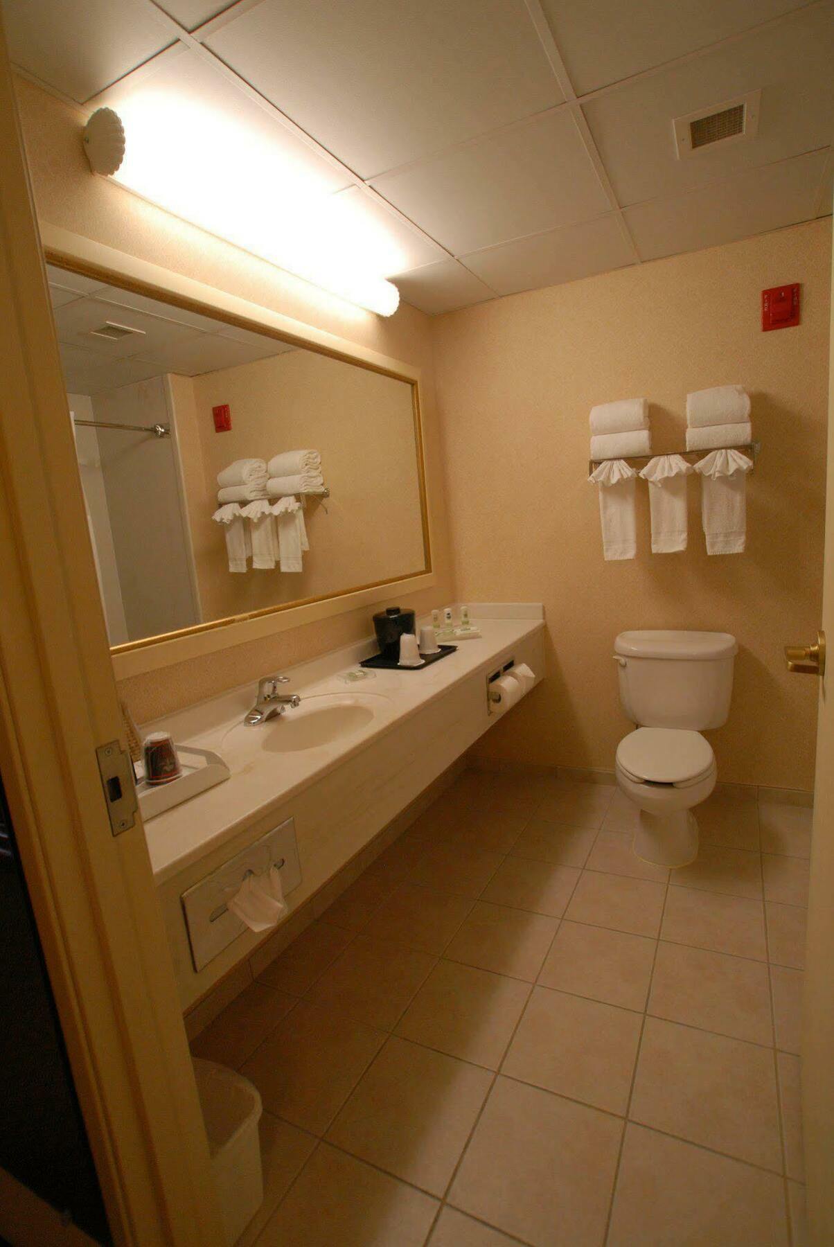 Hotel Hampton & By Hilton- Airport Elizabeth