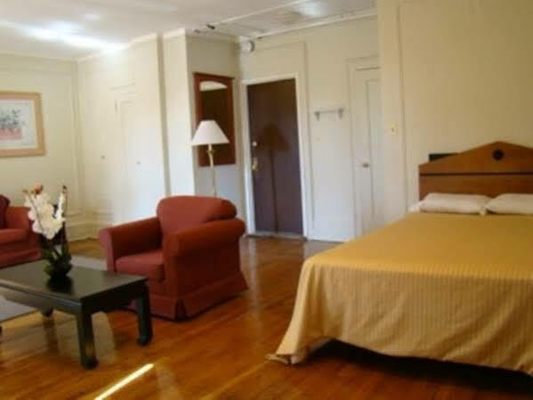 Hotel Riviera Newark