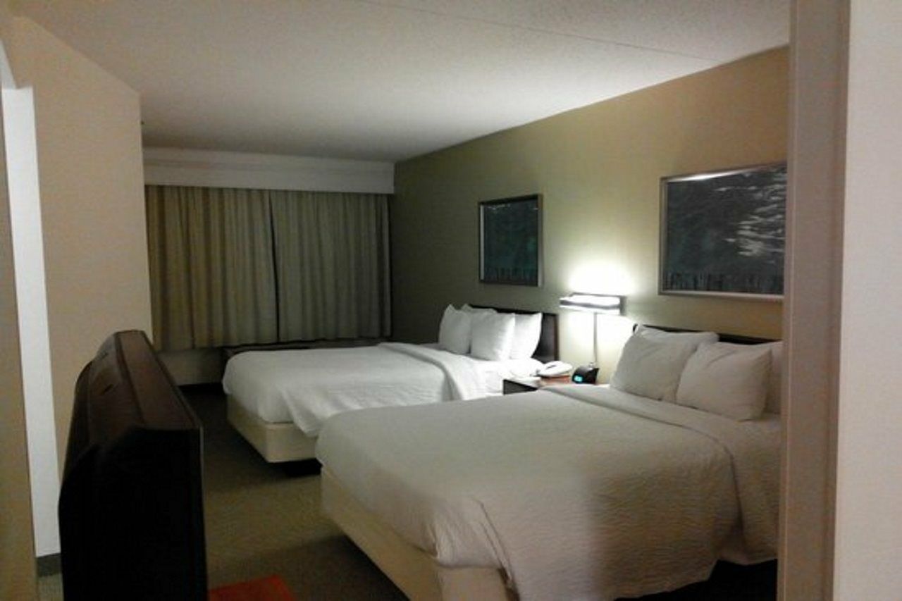 Hotel Springhill By Marriott International Airport 3*