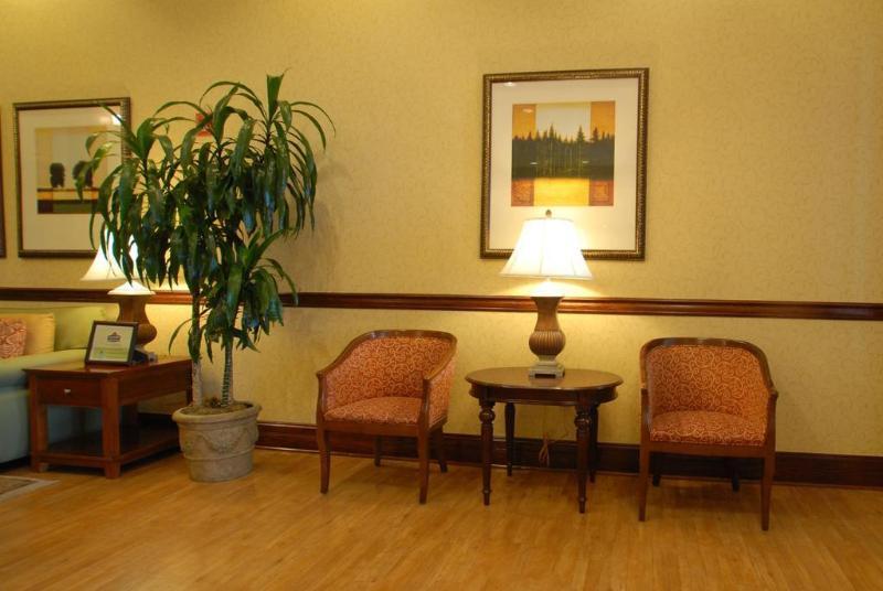 Hotel Hampton & By Hilton- Airport Elizabeth 3*