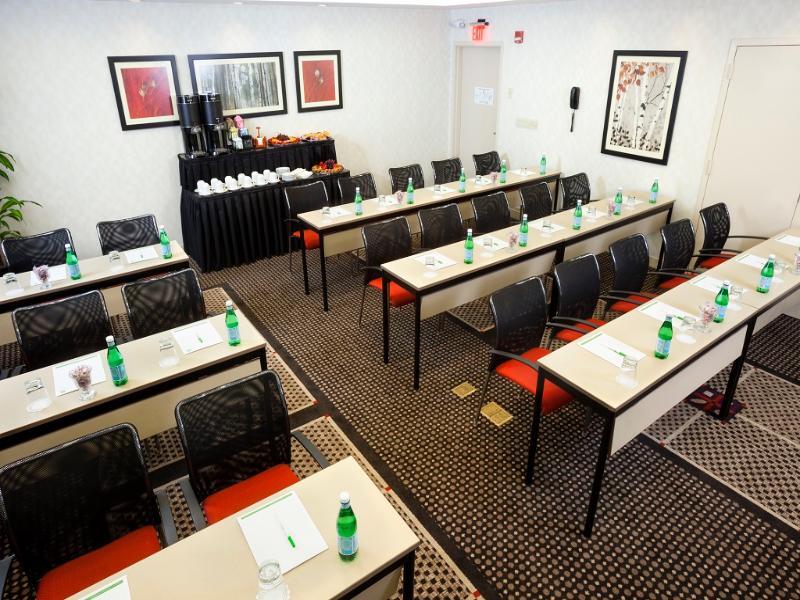 Hotel Hampton Airport