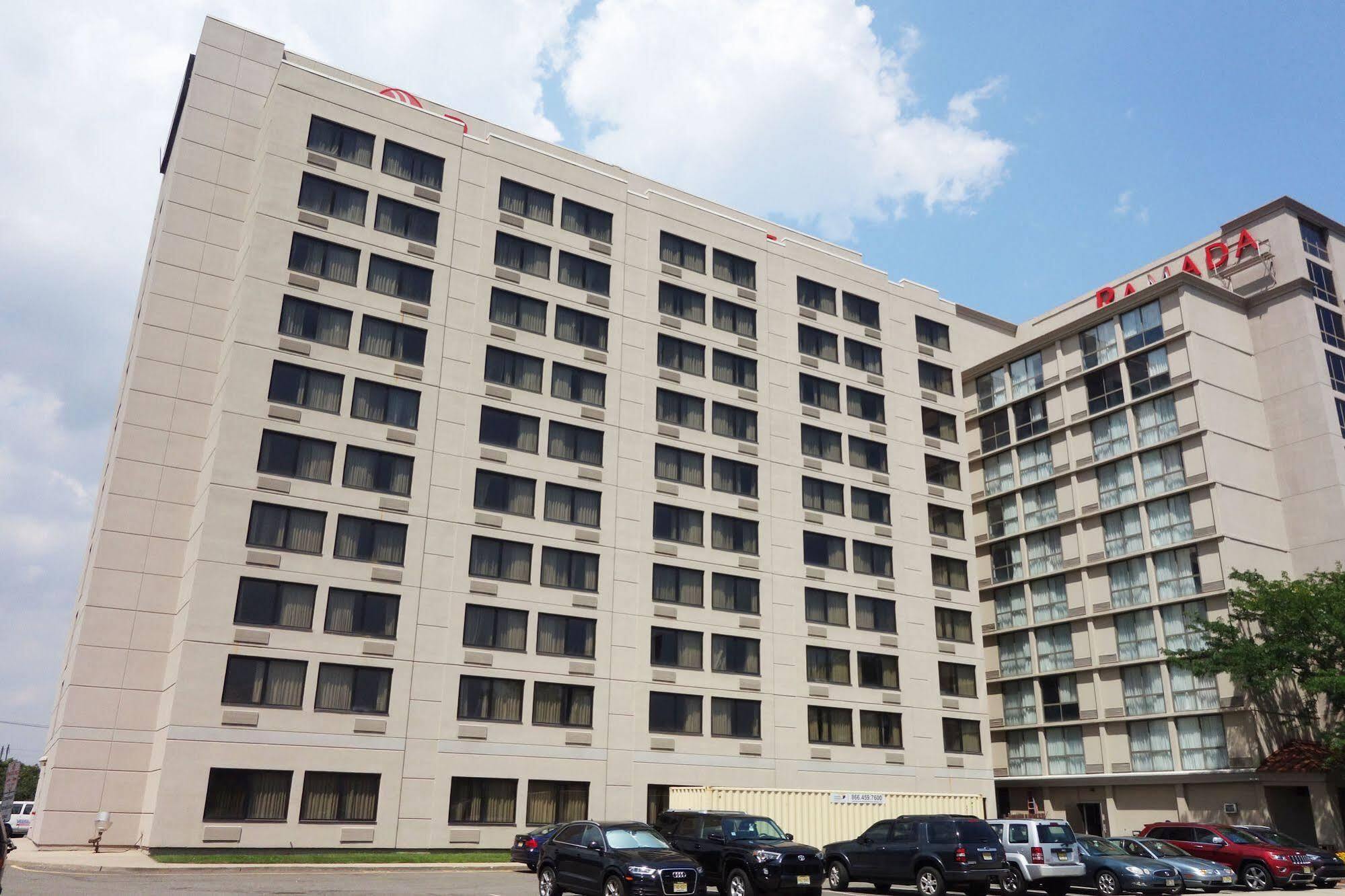 Hotel International Airport 3*