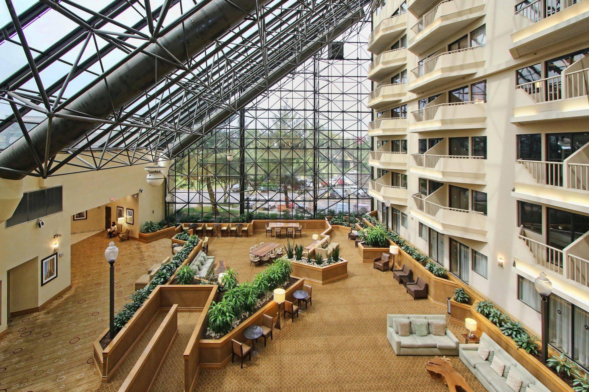 Hotel Doubletree By Hilton Airport 4*